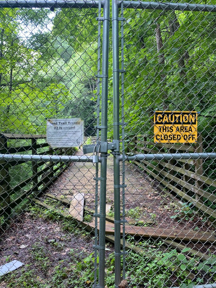 Trail Closed sign on the Rend Trail